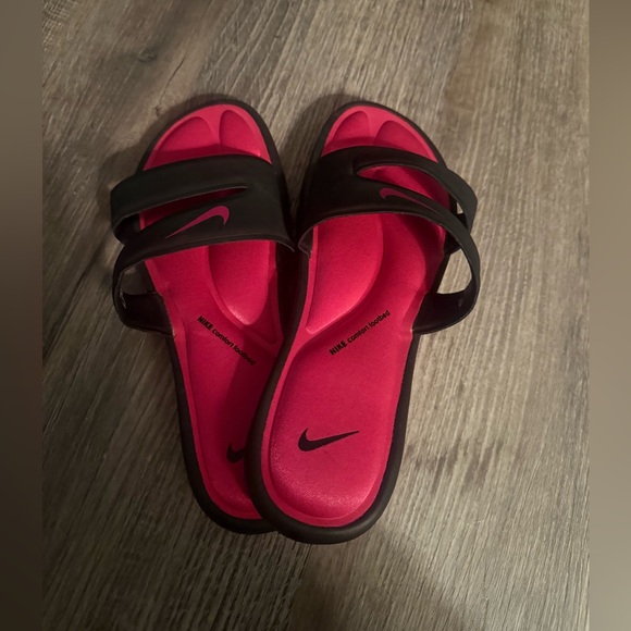 Women's Nike Slides - Picture 1 of 6